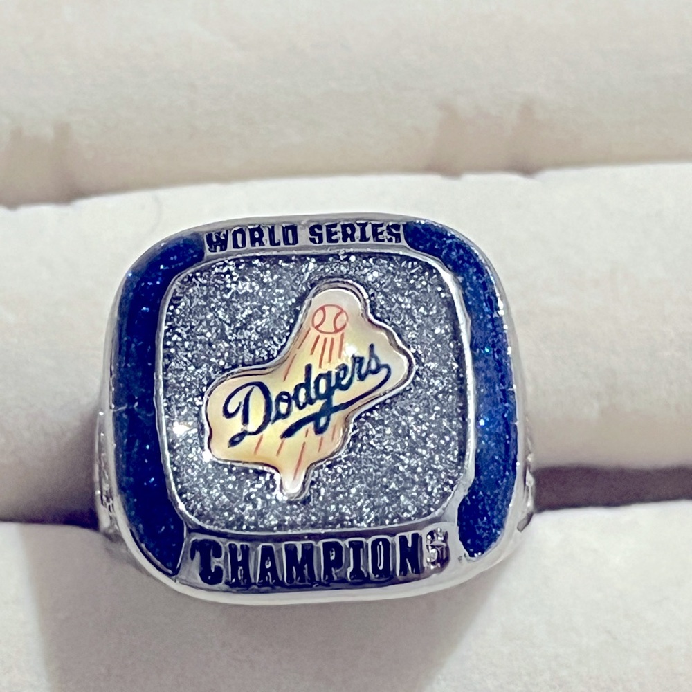 Dodgers World Series championship ring MLB - Picture 1 of 5